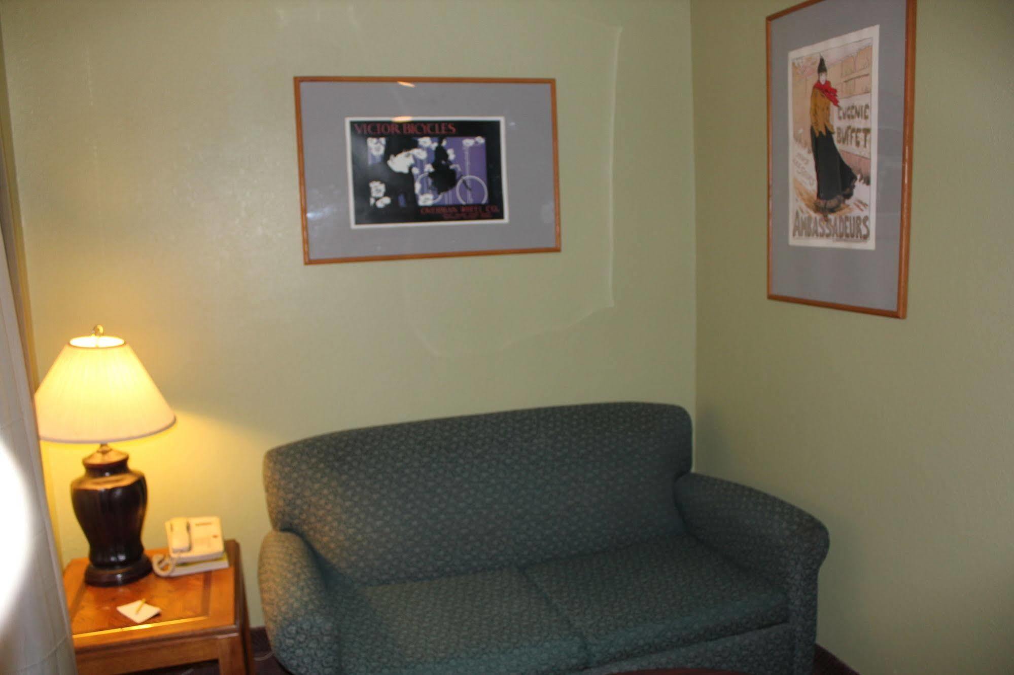 Oak Hill Inn And Suites Tahlequah Exterior foto